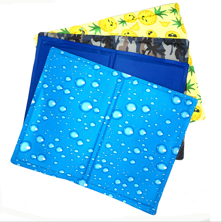 Self-cooling gel mats in different colors and patterns